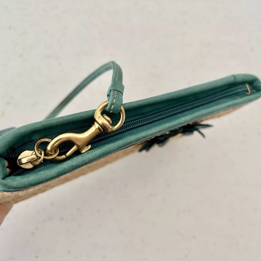 COACH Hampton Natural Straw Medium Wristlet Clutch Teal Flower Appliqué Patch - Picture 3 of 10